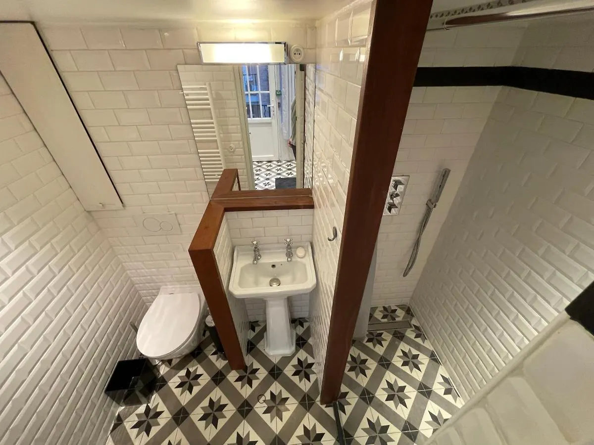 Apartment Elegant Studio Avec Mezzanine Porte Des Ternes Paris