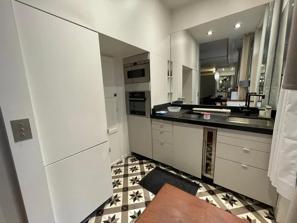 Elegant Studio Avec Mezzanine Porte Des Ternes Paris 0*,  France