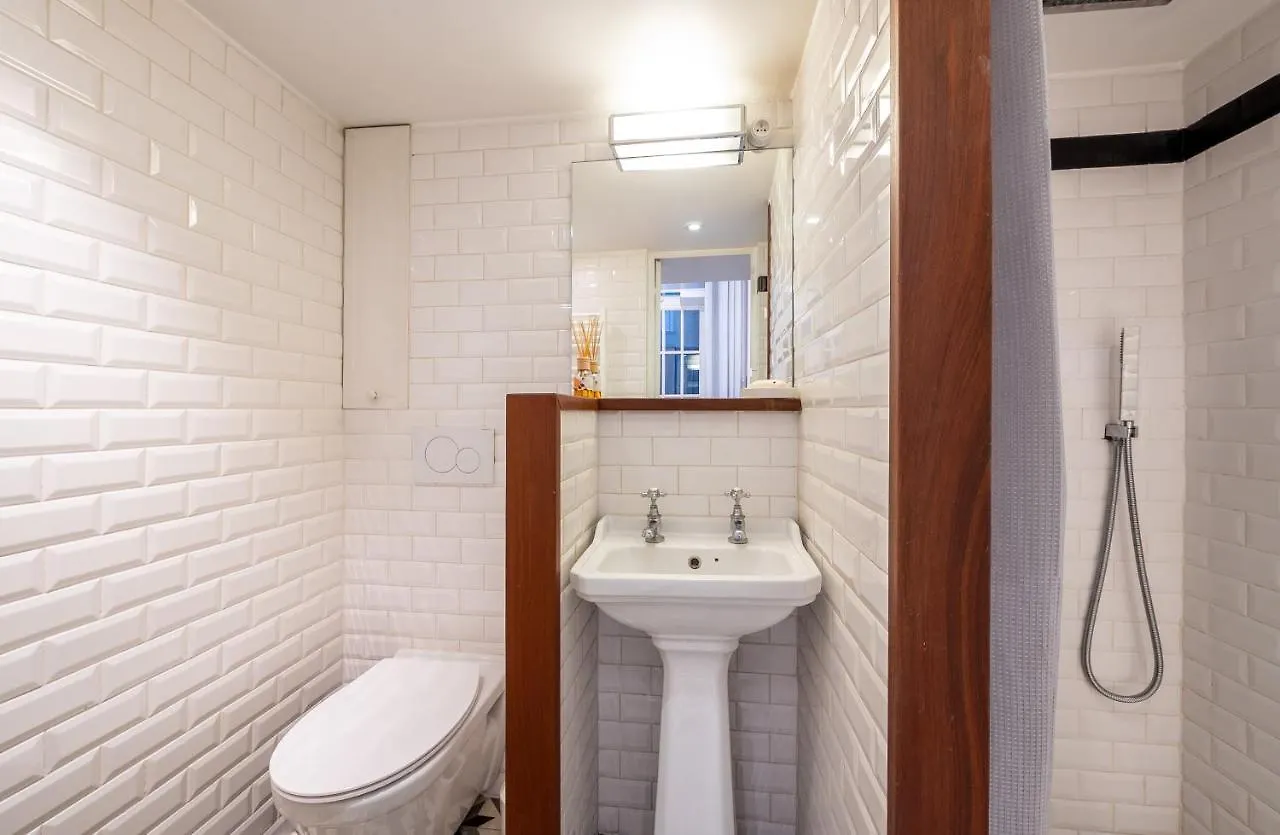 Apartment Elegant Studio Avec Mezzanine Porte Des Ternes Paris France