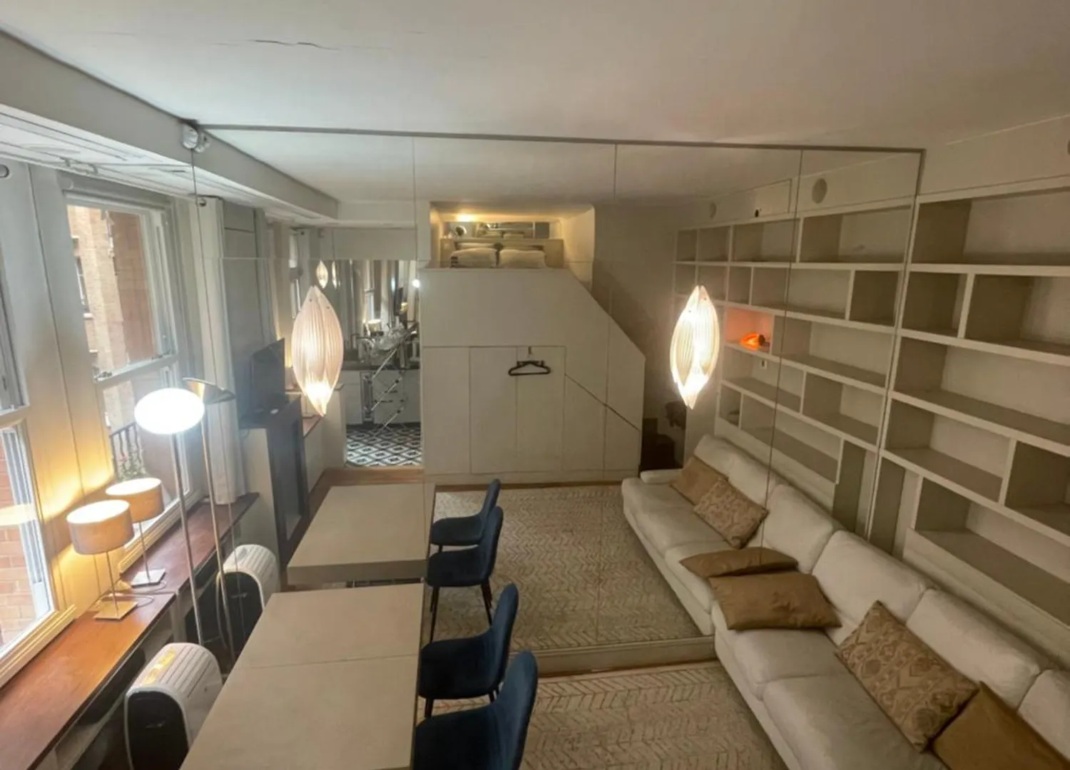 Elegant Studio Avec Mezzanine Porte Des Ternes Paris Apartment